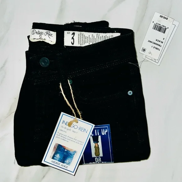 $7 sale Indigo Rein MID-RISE jeans size 3 - Picture 1 of 11